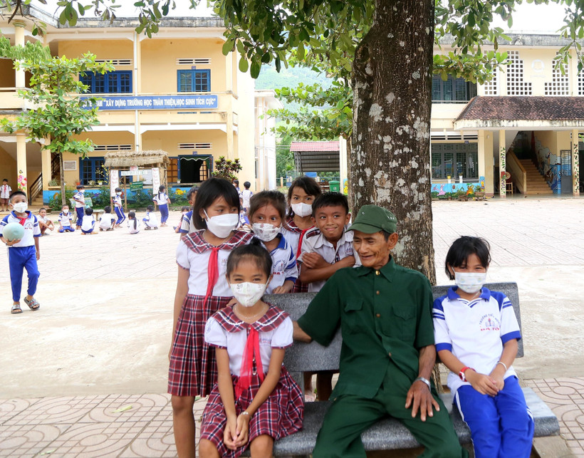 Đảng viên tiên phong hiến hàng ngàn mét vuông đất làm đường, xây trường học