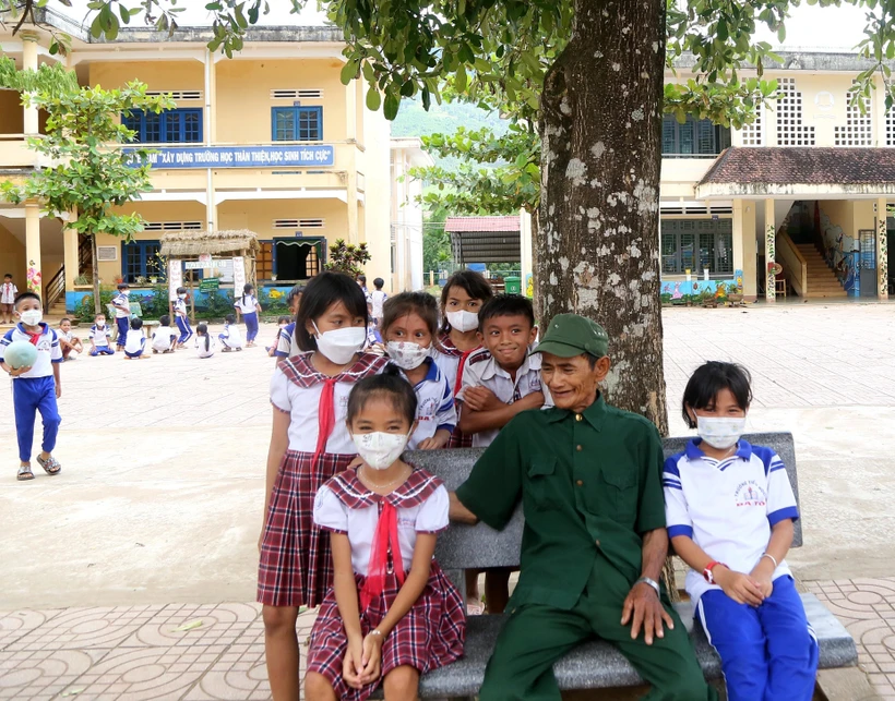 Đảng viên tiên phong hiến hàng ngàn mét vuông đất làm đường, xây trường học
