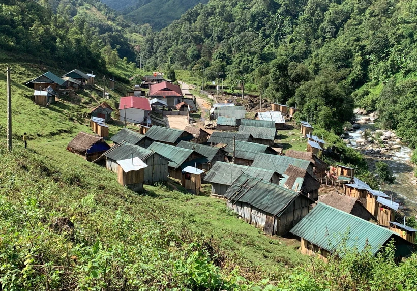  Được Nhà nước làm nhà kiến cố, người dân La Hủ của xã Pa Ủ, huyện Mường Tè (Lai Châu) đã rời xa rừng sâu để tập trung. Ảnh: Việt Hoàng - TTXVN