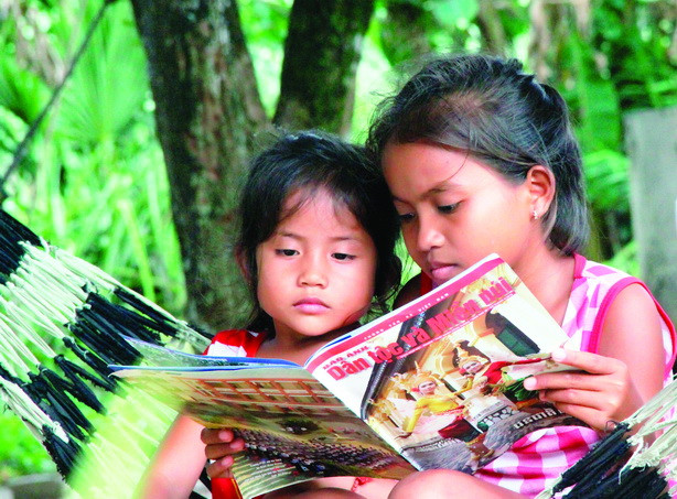 Trình độ dân trí của con em đồng bào dân tộc Khmer ở xã Thành Long, huyện Châu Thành (Tây Ninh) từng bước được cải thiện, nâng cao. Ảnh: Đức Hoảnh