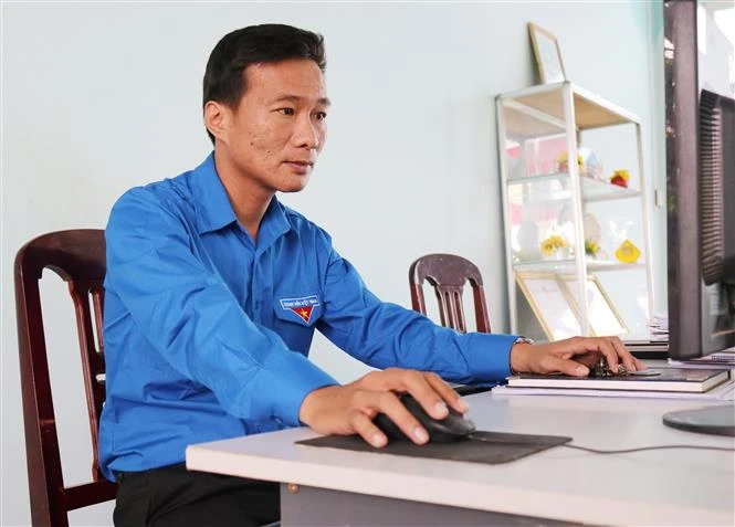Anh Nguyễn Hoàng Tiến, Phó Bí thư Huyện đoàn, Chủ tịch Hội Liên hiệp thanh niên Việt Nam huyện Ninh Sơn (Ninh Thuận), người có nhiều đóng góp quan trọng trong phát triển phong trào thanh niên ở địa phương. Ảnh: Nguyễn Thành – TTXVN