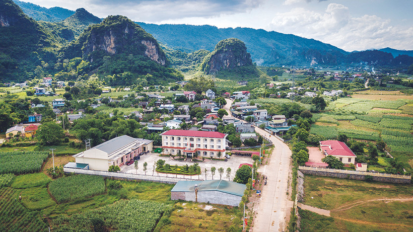 Thực hiện hiệu quả chính sách dân tộc đến từng thôn, bản, bộ mặt nông thôn, miền núi huyện Cao Phong (Hòa Bình) đang ngày một khởi sắc. Ảnh: Lưu An Nhiên