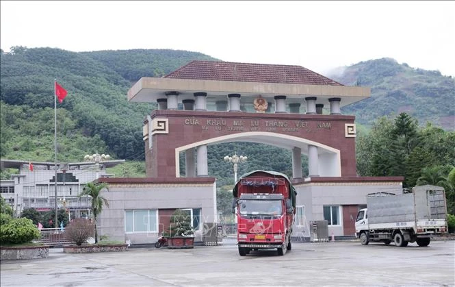 Khu vực cửa khẩu Ma Lù Thàng (Lai Châu) được tăng cường kiểm soát hoàng hóa xuất nhập khẩu phòng chống dịch. Ảnh: Quý Trung – TTXVN