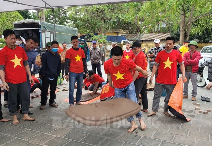 Độc đáo trò chơi dân gian pháo đất