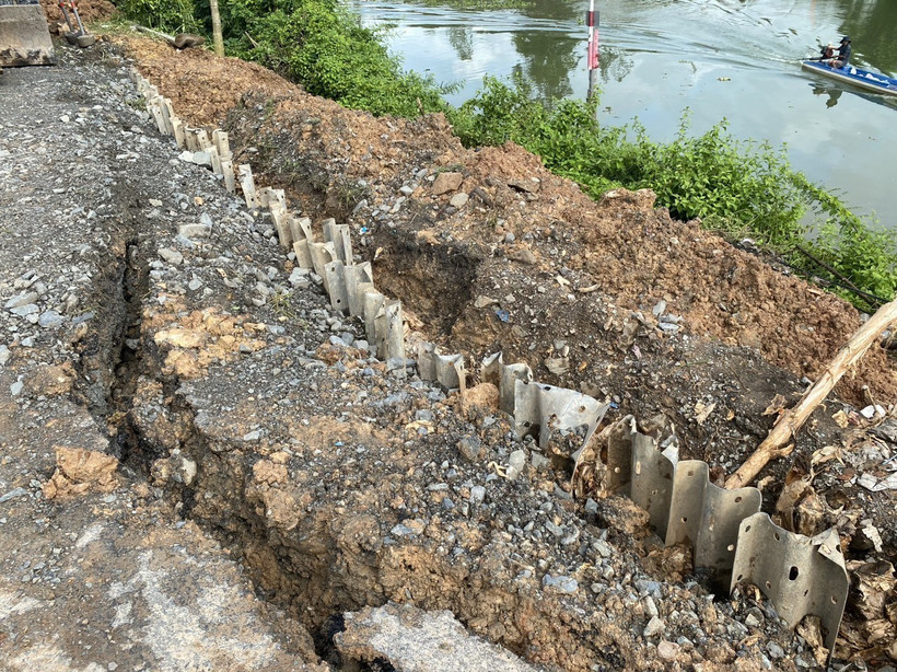 Long An: Khẩn trương khắc phục sạt lở nghiêm trọng tại cầu Bún Bà Của