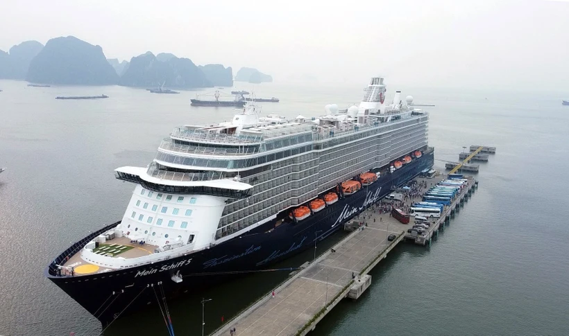 Tàu biển cao cấp Mein Schiff 5 (quốc tịch Malta). Ảnh: TTXVN phát