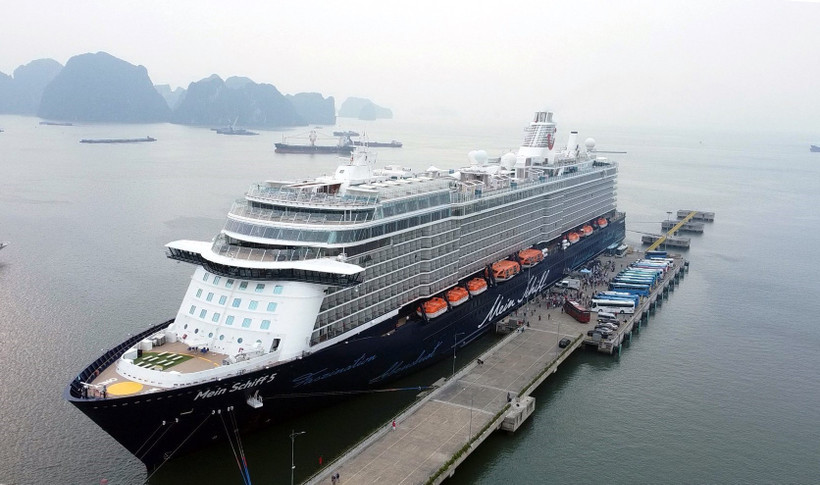 Tàu biển cao cấp Mein Schiff 5 (quốc tịch Malta). Ảnh: TTXVN phát