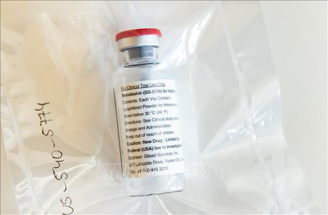 Thuốc remdesivir được giới thiệu tại một cuộc họp báo ở Hamburg, Đức ngày 8/4/2020. Ảnh: AFP/TTXVN