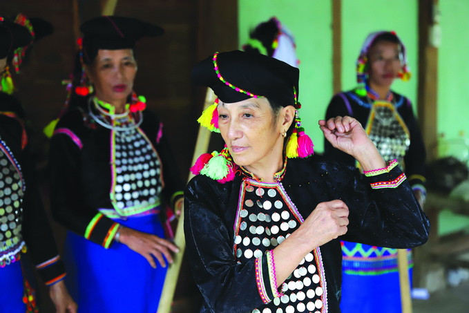 Nghệ nhân Hù Cố Xuân. Ảnh: An Thành Đạt - DTMN