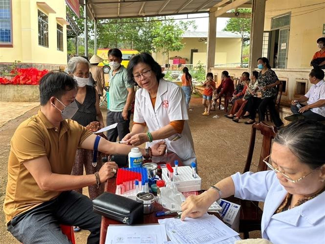 Khám bệnh, phát thuốc miễn phí cho người nghèo ở Bình Phước