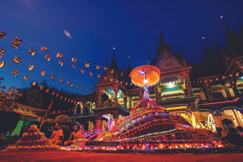 Phong tục đắp núi cát của người Khmer trong ngày tết cổ truyền Chôl Chnăm Thmây-Lâm Tuyền