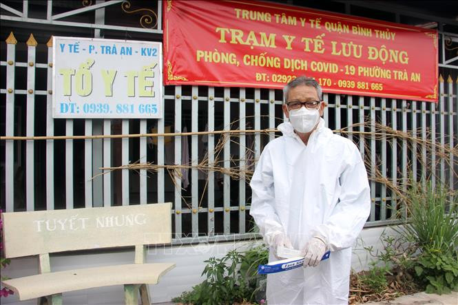 Căn nhà nơi ông Hiến đang ở được đặt làm Tổ y tế khu vực 2, phường Trà An, hiện nay đồng thời là Trạm y tế lưu động phường Trà An. Ảnh: Trung Kiên - TTXVN