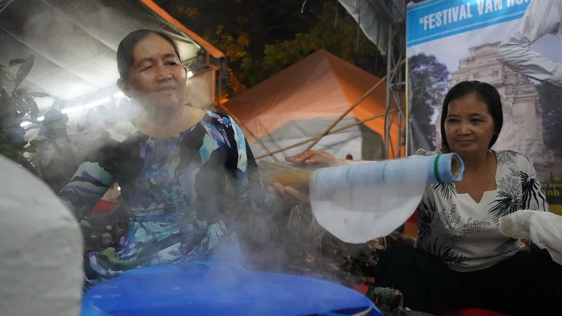 Tây Ninh khai mạc lễ hội nghề làm bánh tráng phơi sương Trảng Bàng
