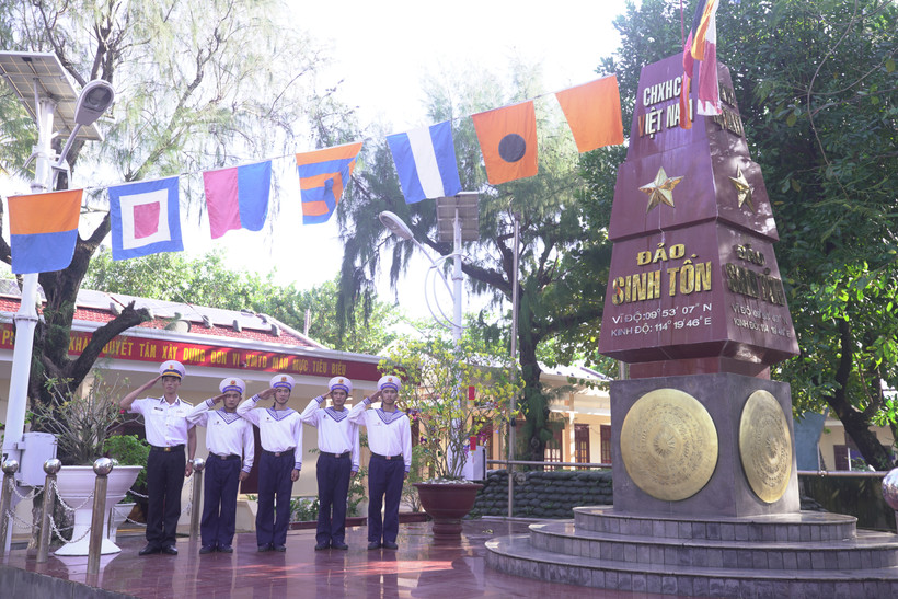 Bình yên trên đảo Sinh Tồn