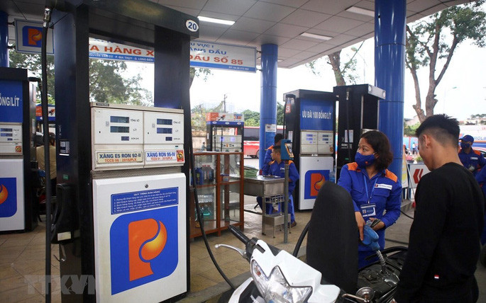 Giá xăng, dầu tiếp tục tăng mạnh trở lại