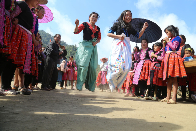 Tết bản, Tết làng