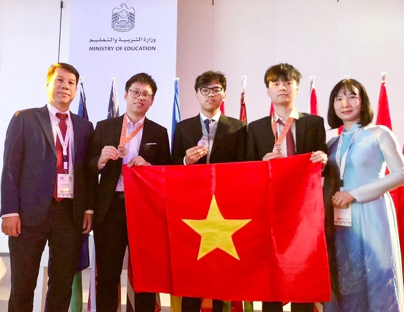 Cả 3 thí sinh dự thi Olympic Sinh học Quốc tế năm 2023 đều đạt huy chương. Ảnh: TTXVN phát