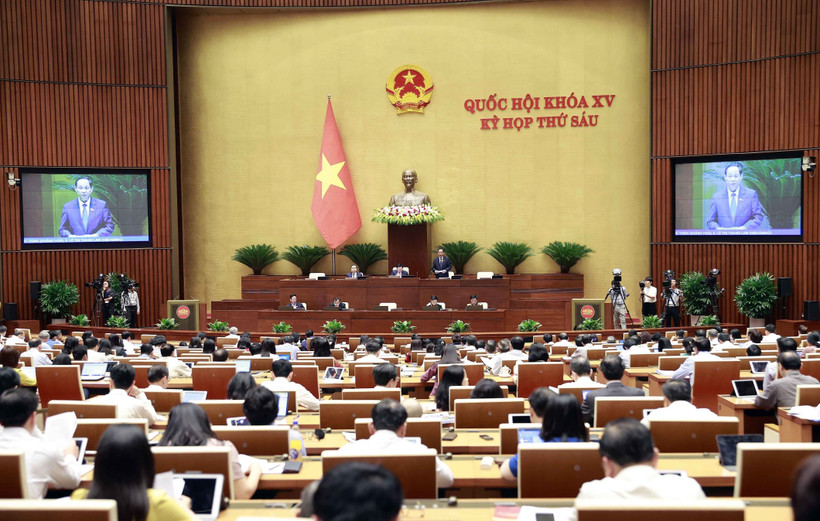 Tiếp tục chương trình Kỳ họp thứ sáu, Quốc hội khoá XV, chiều 24/10/2023, tại Nhà Quốc hội, Quốc hội thảo luận ở hội trường về một số nội dung còn ý kiến khác nhau của dự án Luật Quản lý, bảo vệ công trình quốc phòng và khu quân sự. Trong ảnh: Phó Chủ tịc