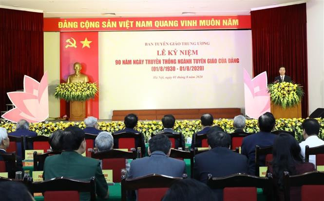 Trưởng Ban Tuyên giáo Trung ương Võ Văn Thưởng đọc diễn văn kỷ niệm. Ảnh: Văn Điệp - TTXVN