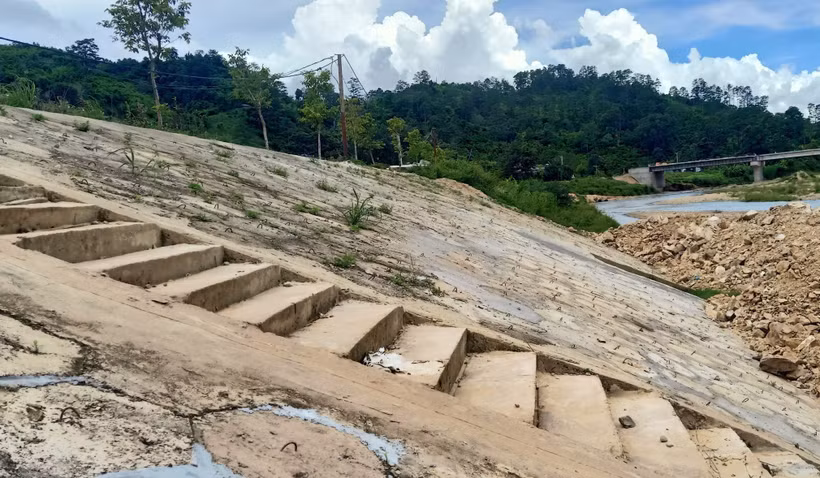 Kon Tum: Khắc phục xong sạt lở bờ kè sông Pô Kô
