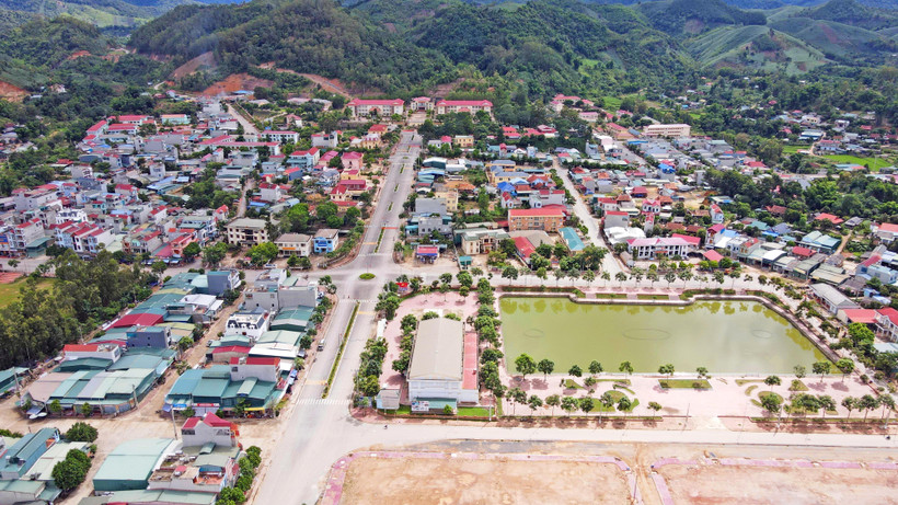 Những năm vừa qua, nhờ sự quan tâm của Đảng, Nhà nước thông qua các chương trình, chính sách về giảm nghèo như Chương trình 135, Chương trình 30a, bộ mặt huyện nghèo vùng cao, biên giới Sốp Cộp (Sơn La) đã có nhiều khởi sắc. Ảnh: Hữu Quyết