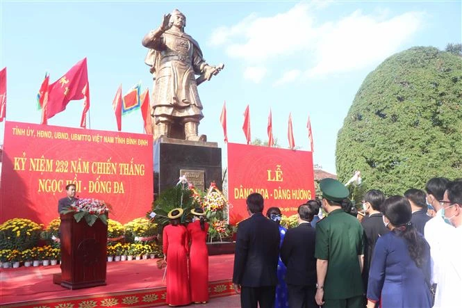 Dâng hương tưởng nhớ công đức của tướng sỹ Tây Sơn