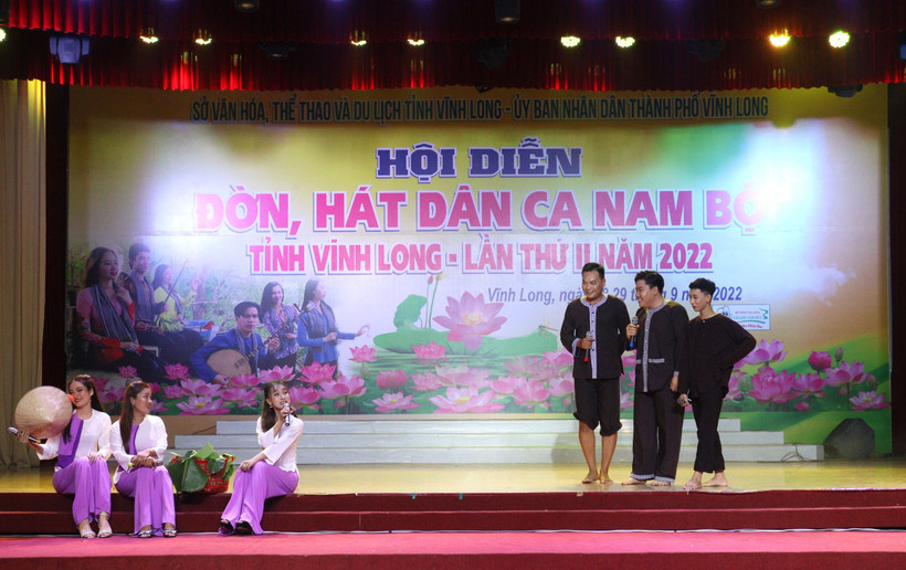 Tiết mục biểu diễn của đơn vị huyện Long Hồ. Ảnh: Lê Thúy Hằng-TTXVN