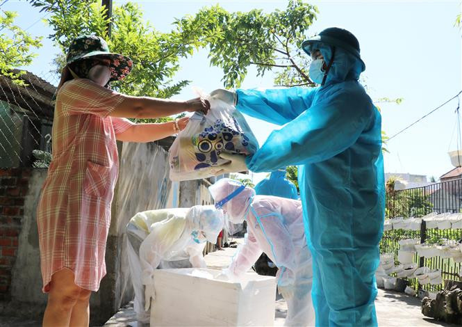 Phú Yên trao hơn 2.000 túi an sinh cho người dân các khu phong tỏa