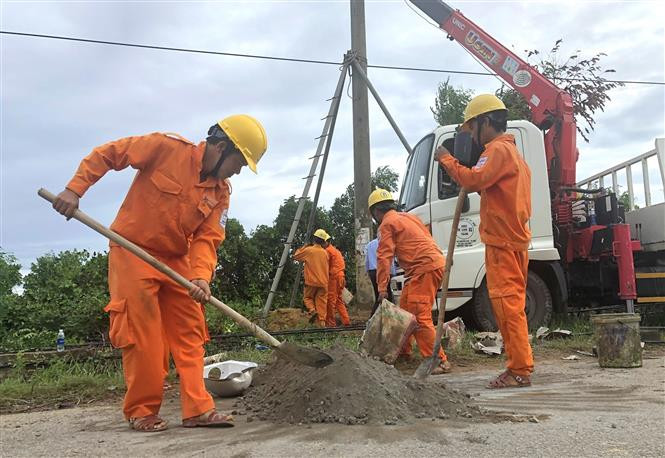 Khẩn trương khắc phục hậu quả bão số 5 và ứng phó với mưa lũ