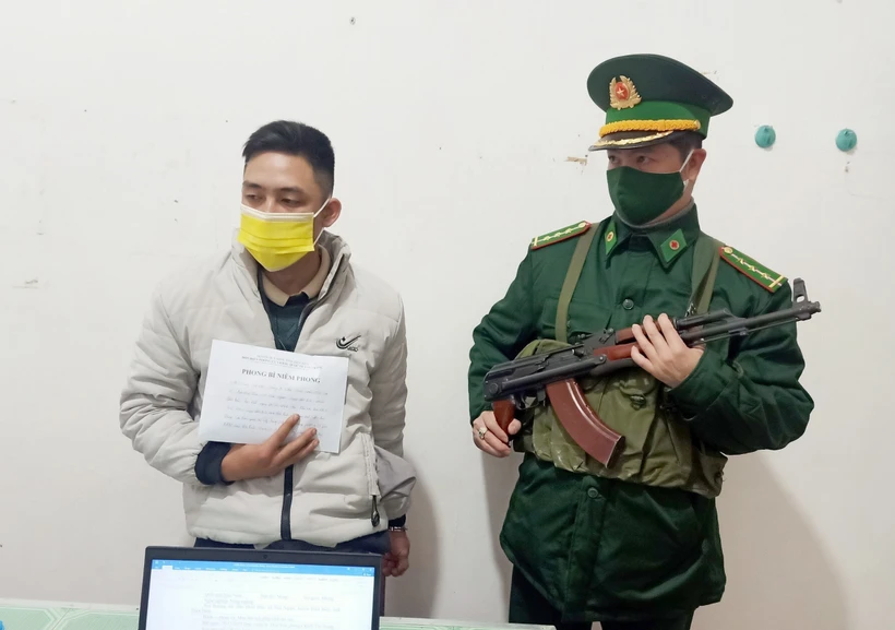 Đối tượng Giàng A Cho tại cơ quan chức năng. Ảnh: TTXVN phát