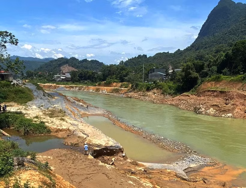 Tiềm ẩn tai nạn đuối nước từ sự mất an toàn tại Dự án kè bờ sông Miện, Hà Giang
