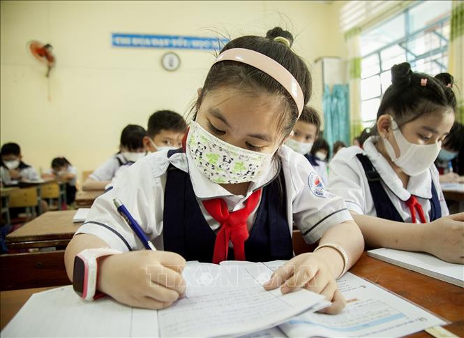 Học sinh Lớp 4/4, Trường Tiểu học Hồng Bàng ngày đầu tiên đến trường năm học 2021 - 2022. Ảnh: Hồng Đạt - TTXVN