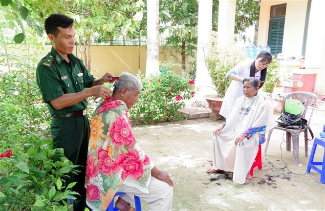 Bộ đội Biên phòng tỉnh Sóc Trăng hướng về người nghèo khu vực biên giới biển