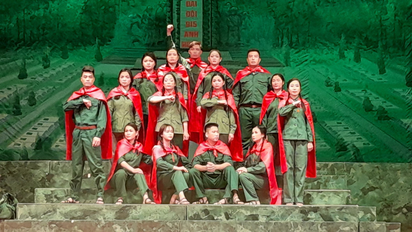 Vở chèo “Lưu Xá một thời hoa lửa” tôn vinh 60 liệt sĩ thanh niên xung phong hy sinh trong đêm Noel ngày 24/12/1972