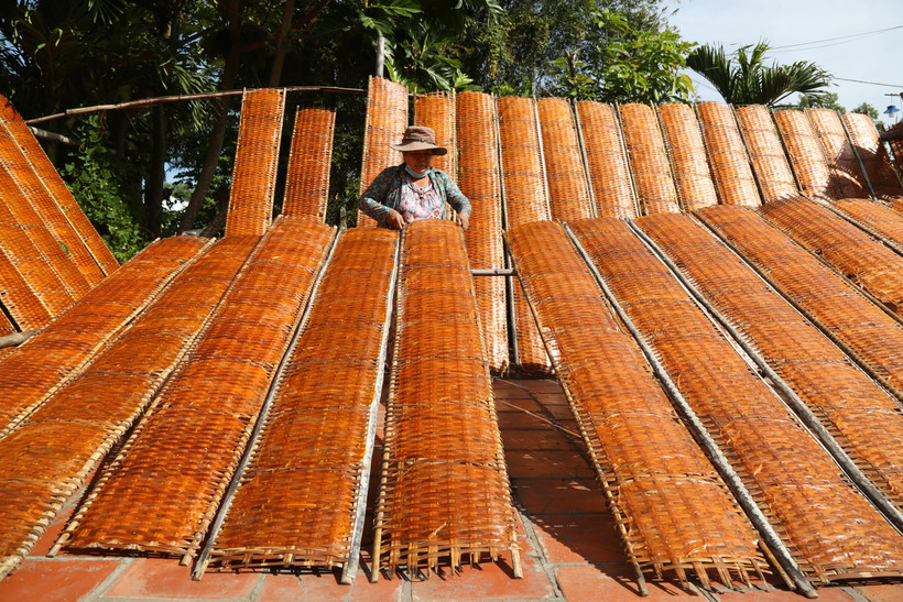 Tây Ninh: Công nhận nghề bánh tráng thủ công ở ấp Cây Xoài là nghề truyền thống
