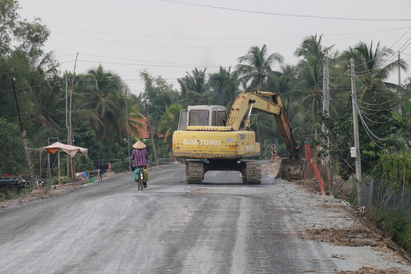 Nâng cấp, mở rộng đường vào Khu di tích Chiến thắng Ấp Bắc. Ảnh: Minh Trí - TTXVN