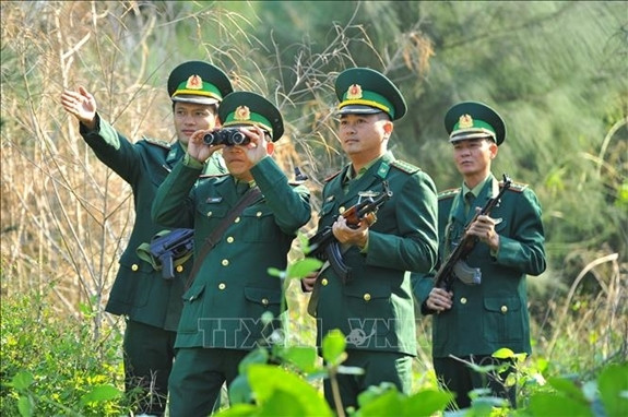 Chính sách đối với quân nhân chuyên nghiệp, công nhân, viên chức quốc phòng chuyển ngành, thôi việc