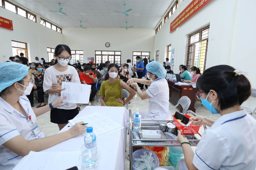 Tiêm vaccine phòng dịch COVID-19 tại điểm tiêm Nhà văn hóa khối Đại Thắng, phường Chi Lăng, thành phố Lạng Sơn. Ảnh: Anh Tuấn – TTXVN