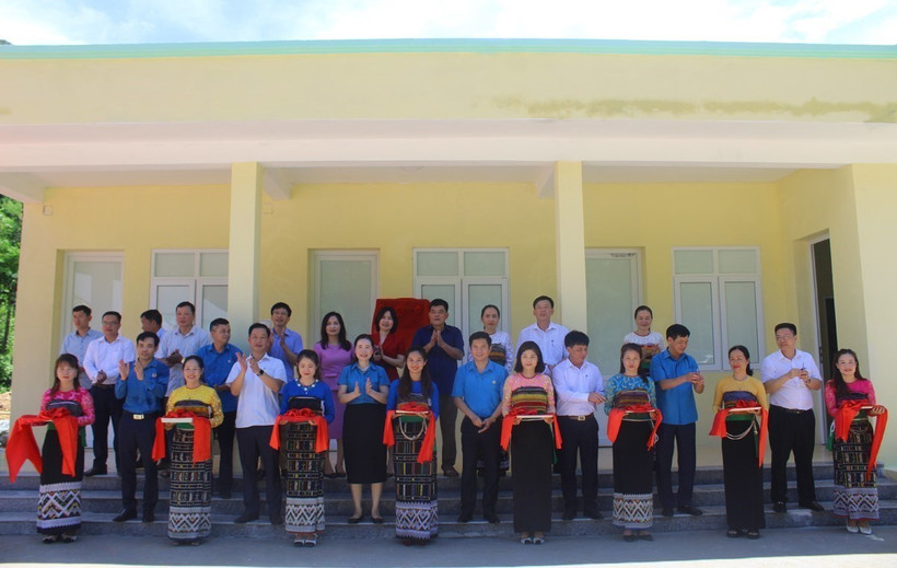 Đây là công trình thiết thực, đầy ý nghĩa đối với thầy, cô Trường Tiểu học Trung Thượng. Đặc biệt, công trình đã đáp ứng đầy đủ nhu cầu sinh hoạt hàng ngày, để từ đó giúp thầy, cô yên tâm cống hiến cho sự nghiệp giáo dục. Ảnh TTXVN phát