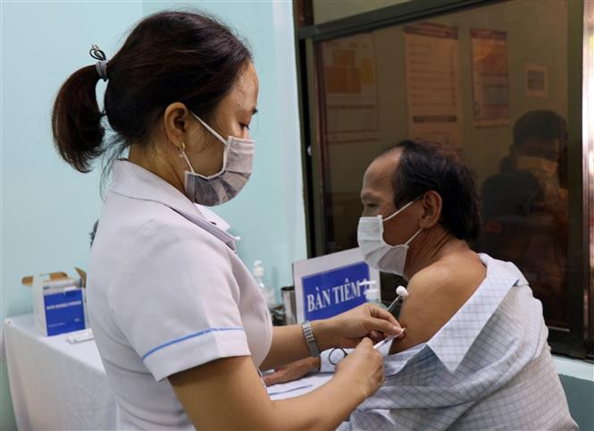 Dịch COVID-19: Đảm bảo “tiêm đến đâu an toàn đến đó” trong chiến dịch tiêm chủng lớn nhất lịch sử