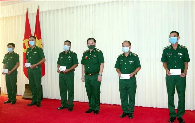 Tăng cường bộ đội biên phòng lên biên giới chống dịch COVID-19