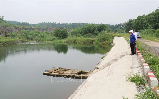 Hồ thu gom, chứa nước thải bề mặt khu vực đổ thải tại xã Phục Linh, huyện Đại Từ đã được Mỏ than Phấn Mễ mới được kiên cố hóa. Ảnh: Hoàng Nguyên – TTXVN