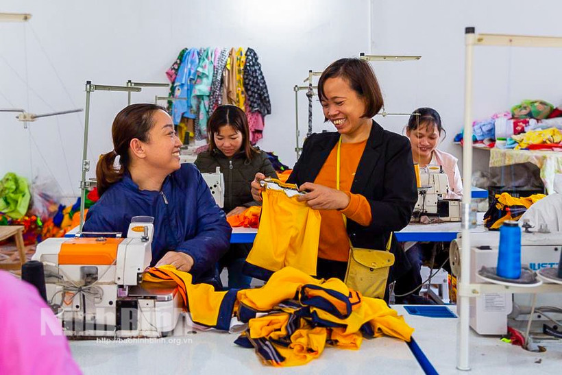 HTX may mặc Cúc Phương giải quyết việc làm cho nhiều lao động nữ tại địa phương, trong đó có nhiều phụ nữ khuyết tật. Ảnh:hoilienhiepphunutinh.ninhbinh.gov.vn