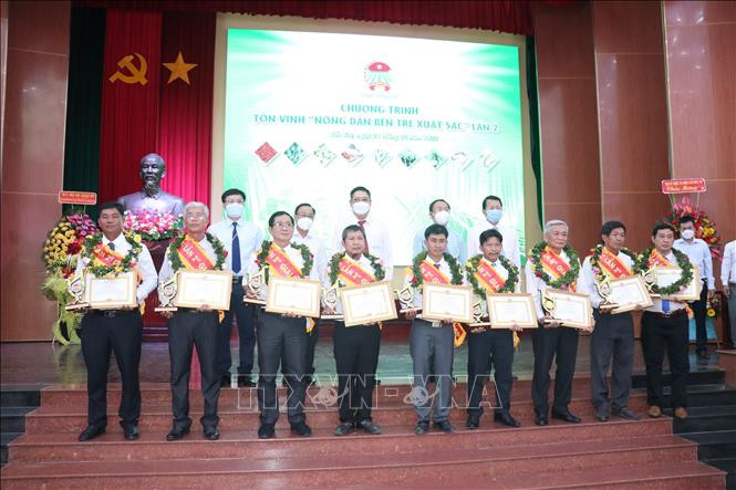 Vinh danh nông dân xuất sắc tiêu biểu lần thứ 2. Ảnh: Công Trí – TTXVN