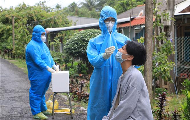 Sáng 1/8, nước ta ghi nhận 4.374 ca mắc mới COVID-19, trong đó có 2 ca nhập cảnh