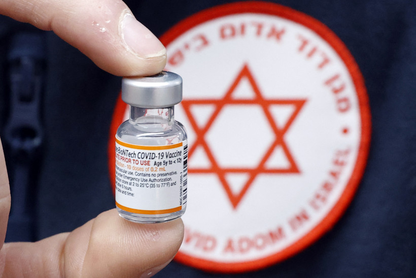Vaccine phòng COVID-19 cho trẻ em của hãng dược Pfizer-BioNtech tại Ramat Gan, Israel. Ảnh: AFP/TTXVN