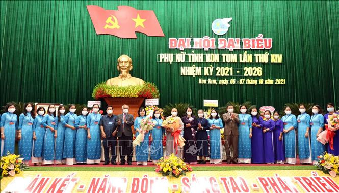 Ban chấp hành Hội Liên hiệp Phụ nữ tỉnh Kon Tum, khóa XIV nhiệm kỳ 2021-2026. Ảnh: Khoa Chương – TTXVN