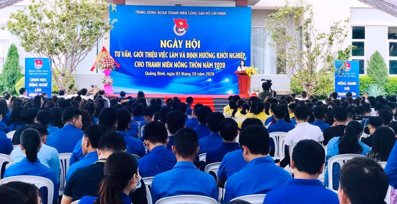 Ngày hội tư vấn, giới thiệu việc làm và định hướng khởi nghiệp cho thanh niên nông thôn năm 2020 thu hút đông đảo đoàn viên thanh niên tham gia. Ảnh: TTXVN phát