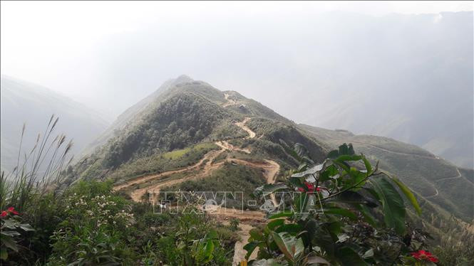 "Sống lưng khủng long" địa điểm du lịch trải nghiệm hấp dẫn ở xã Háng Đồng, huyện Bắc Yên, tỉnh Sơn La. Ảnh: Nguyễn Cường – TTXVN
