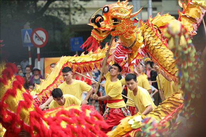 Màn Múa Rồng, Múa Lân, tái hiện các sự kiện lịch sử truyền thống vẻ vang của dân tộc. Ảnh: Thanh Tùng – TTXVN